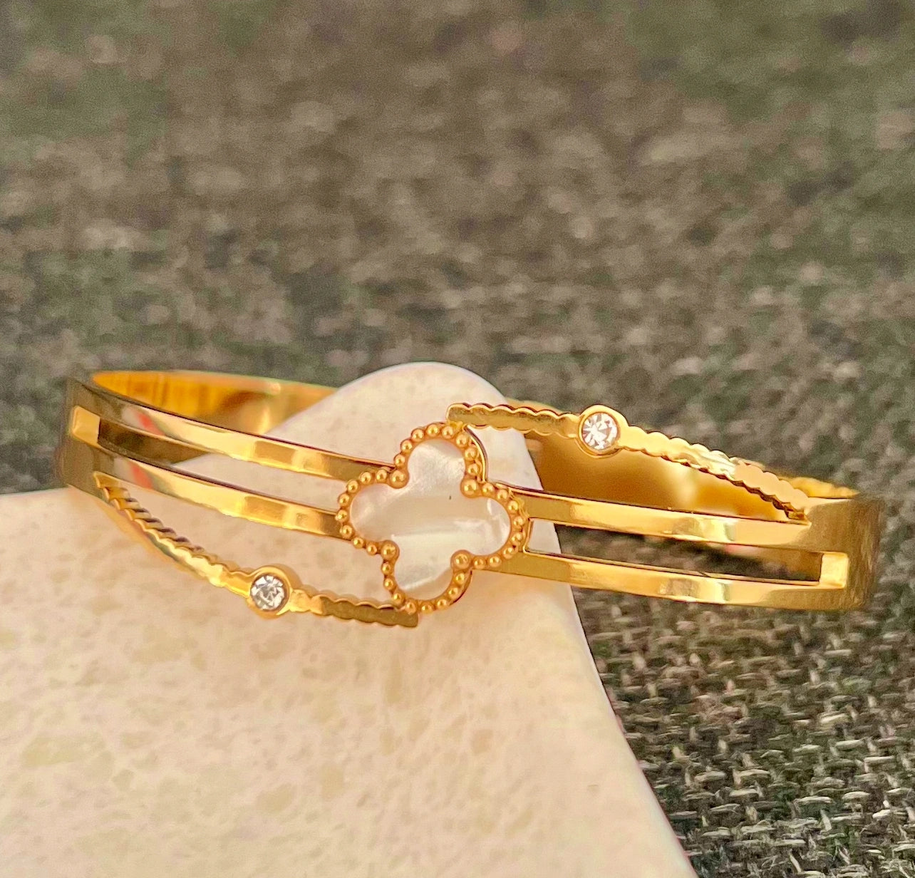 Clover Bliss Gold Bangle