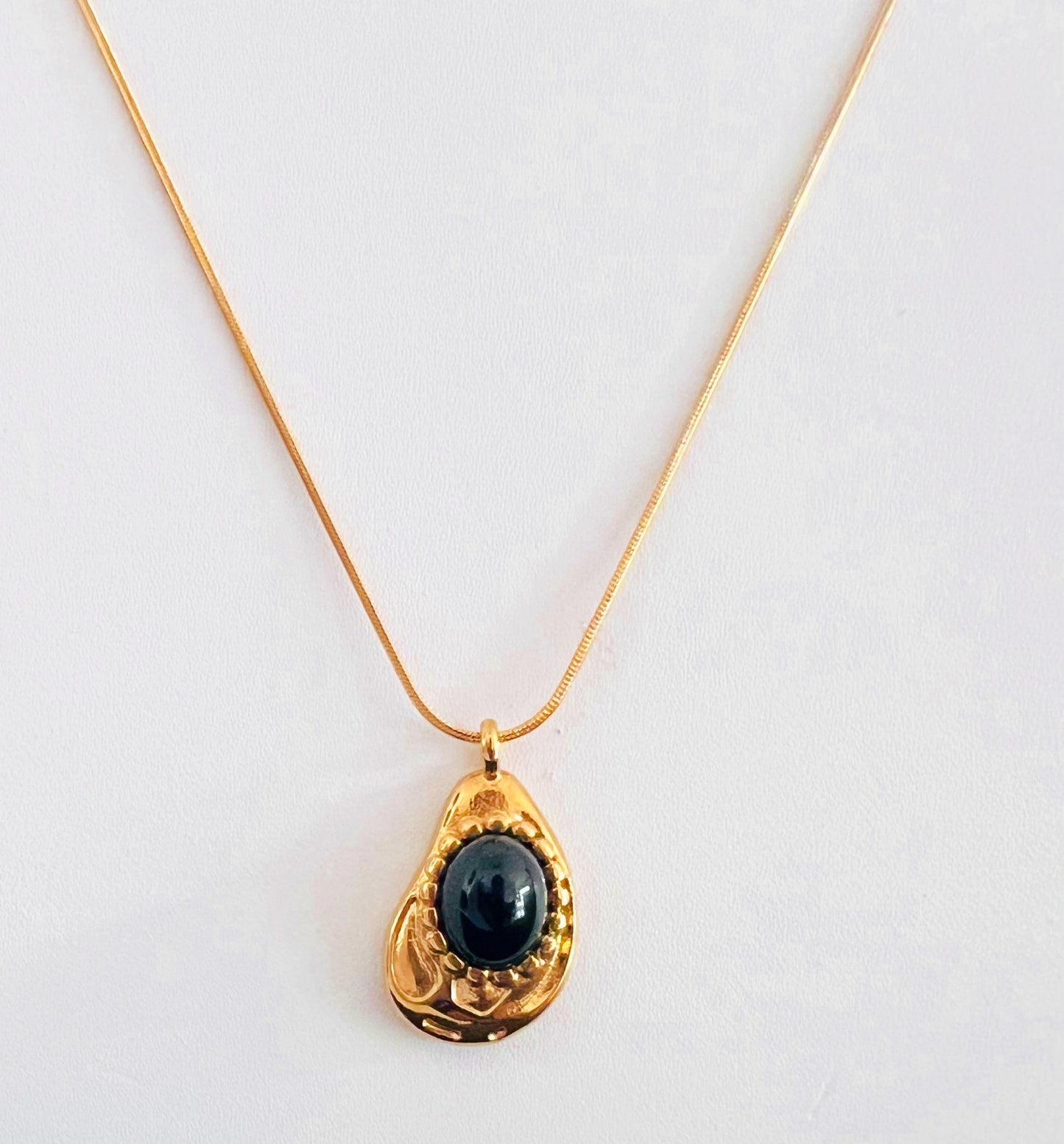 Delicate Onyx Pendant Necklace