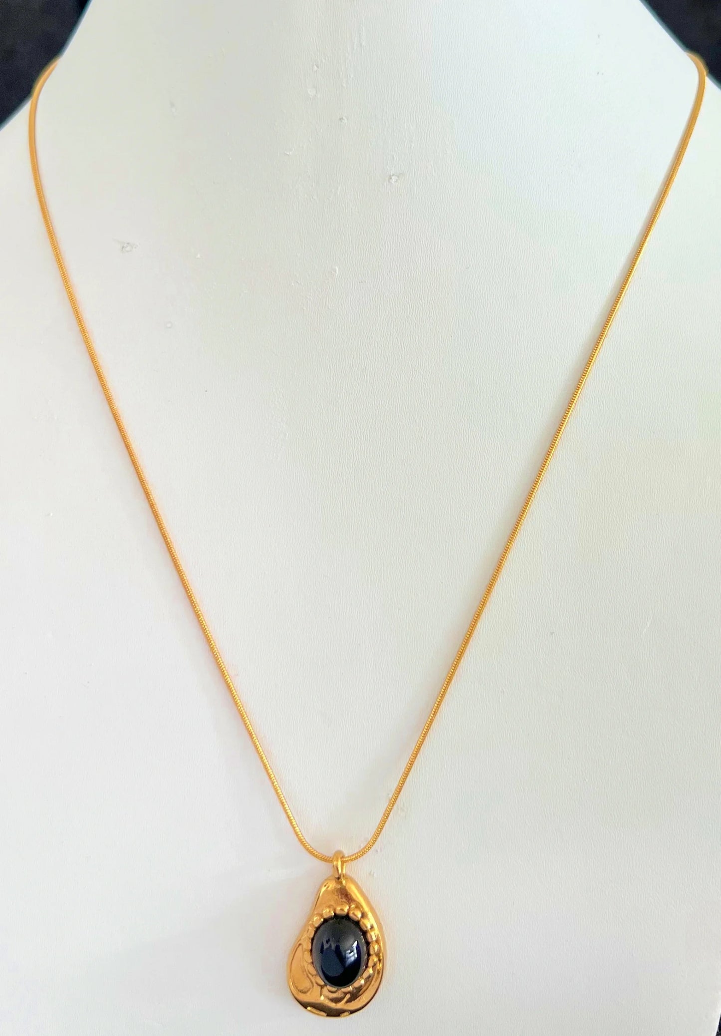 Delicate Onyx Pendant Necklace