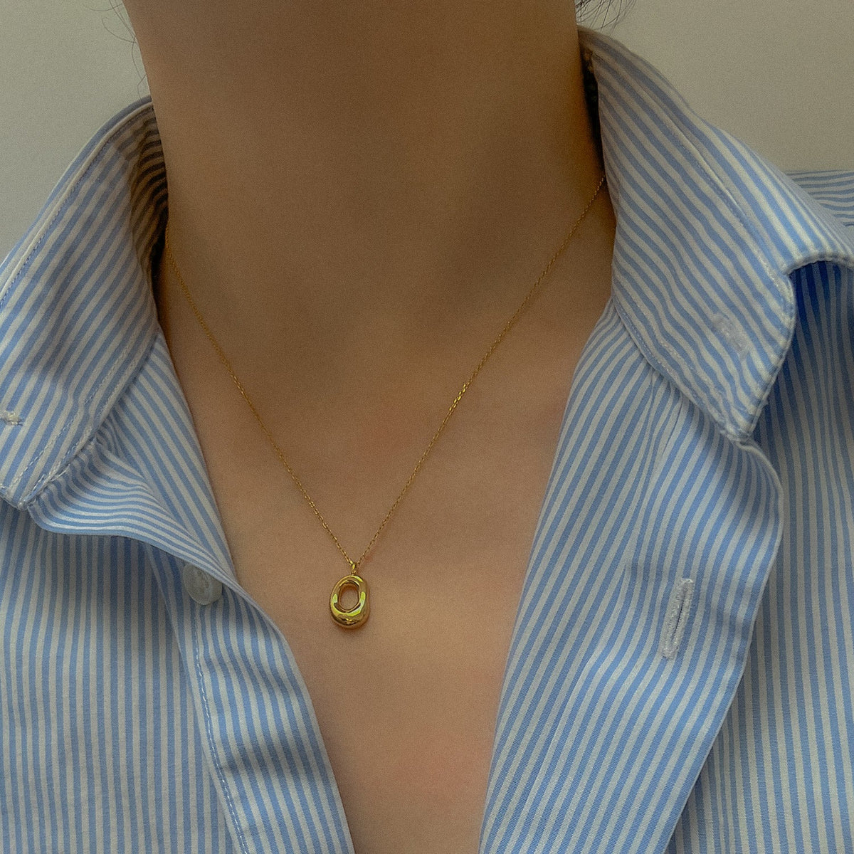 Golden Muse Organic Drop Necklace – Modern Minimal