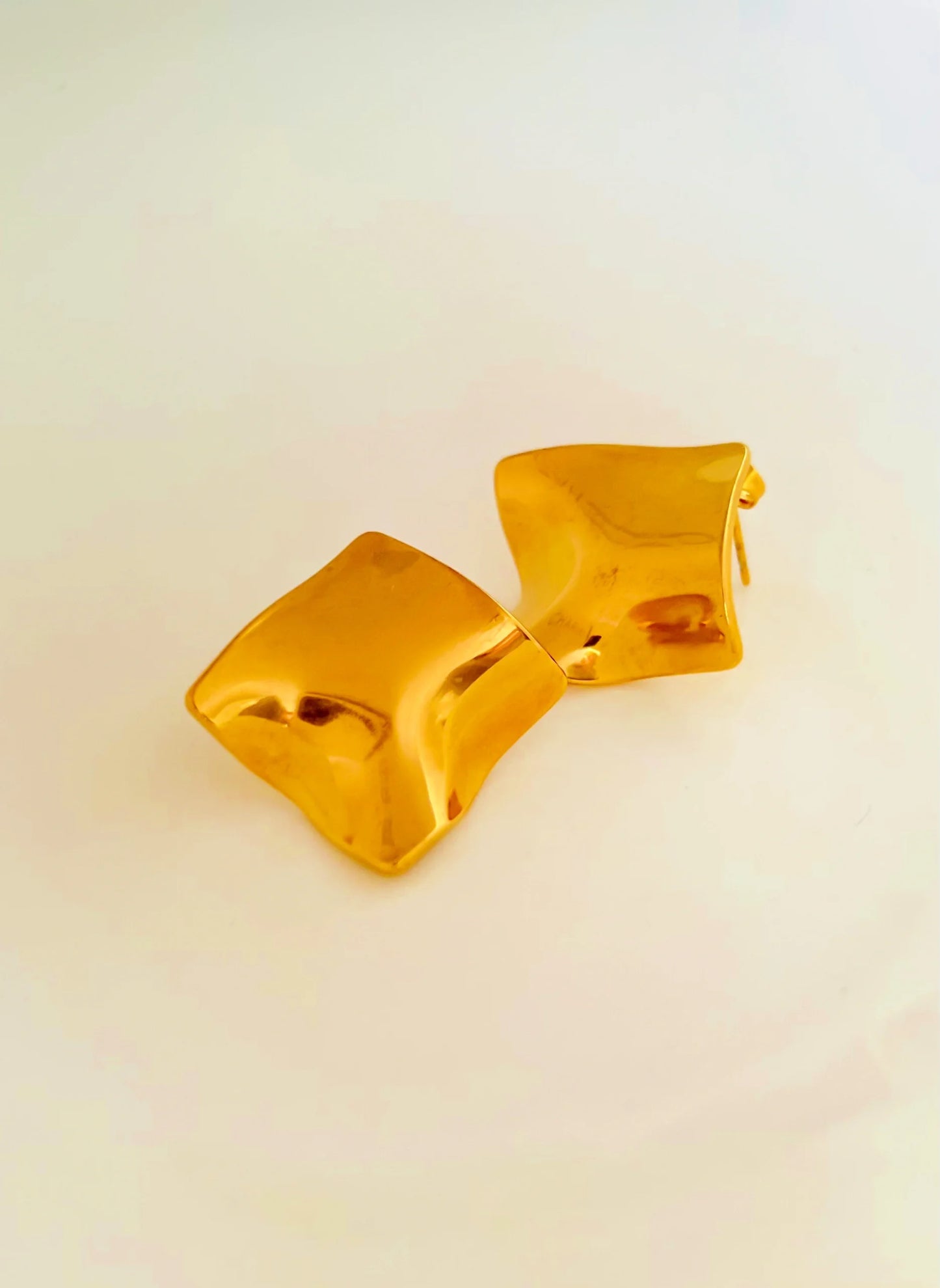 Dainty Twist Earring