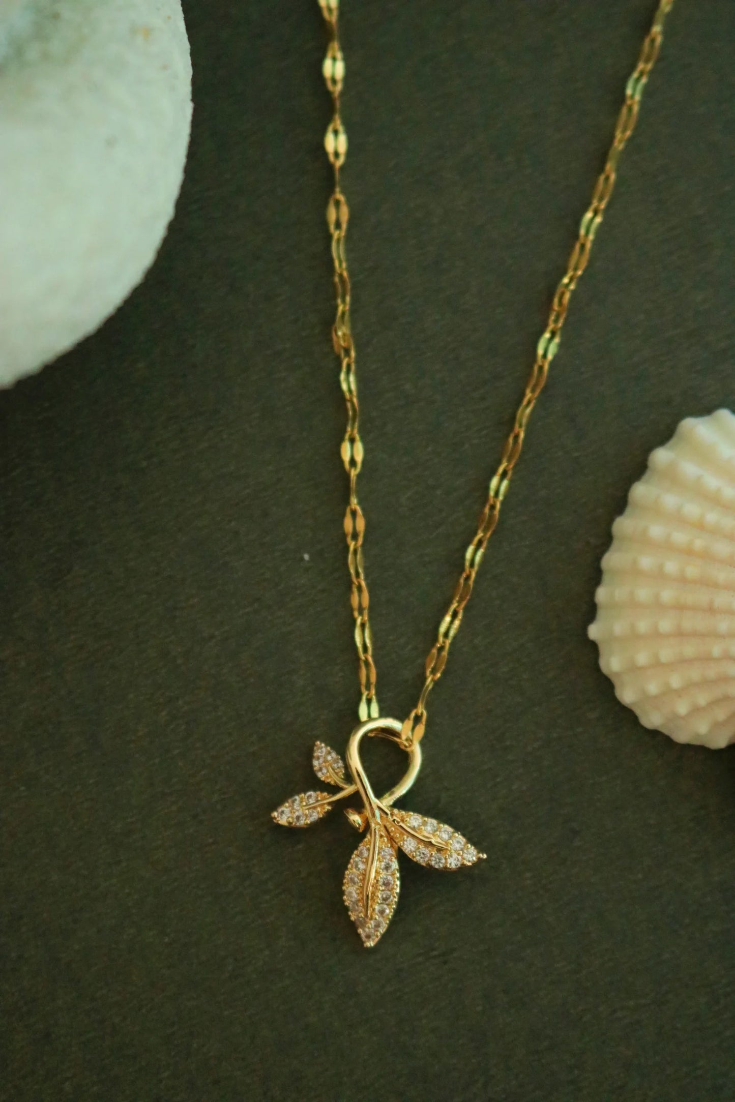 Diamond Flowers Necklace