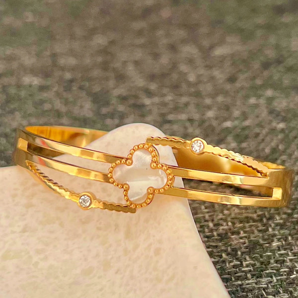 Clover Bliss Gold Bangle