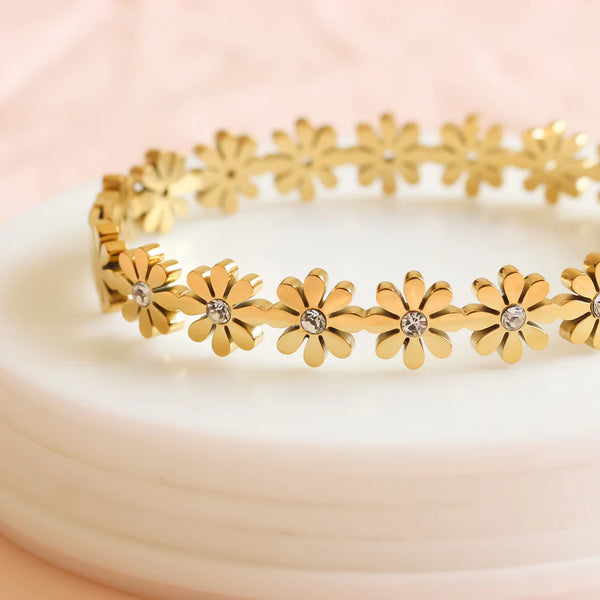 Daisy Radiance Gold Bracelet