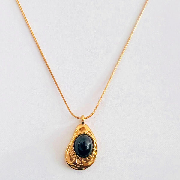 Delicate Onyx Pendant Necklace