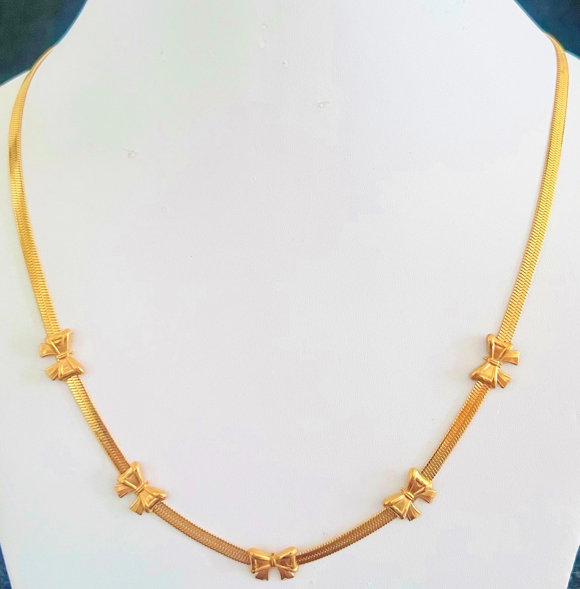 Golden Bow Chain Necklace