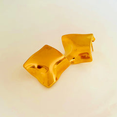 Dainty Twist Earring
