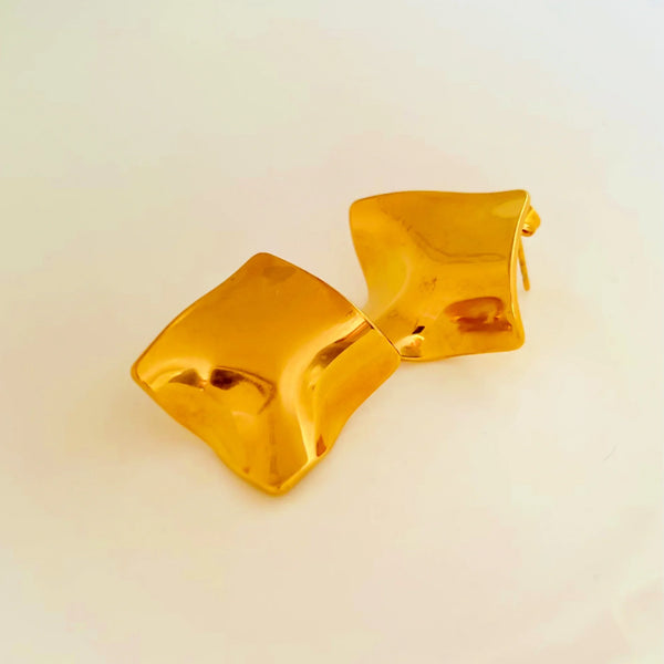 Dainty Twist Earring