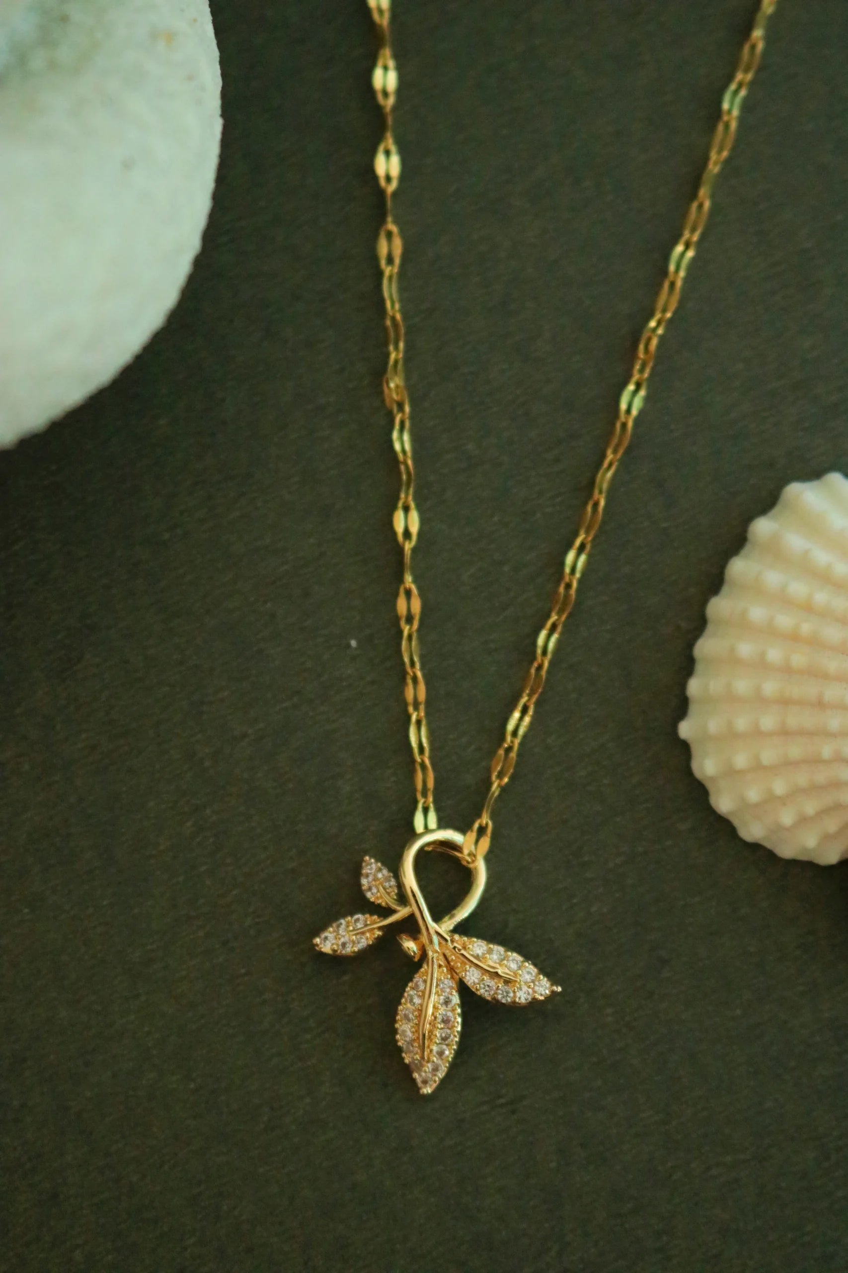 Diamond Flowers Necklace