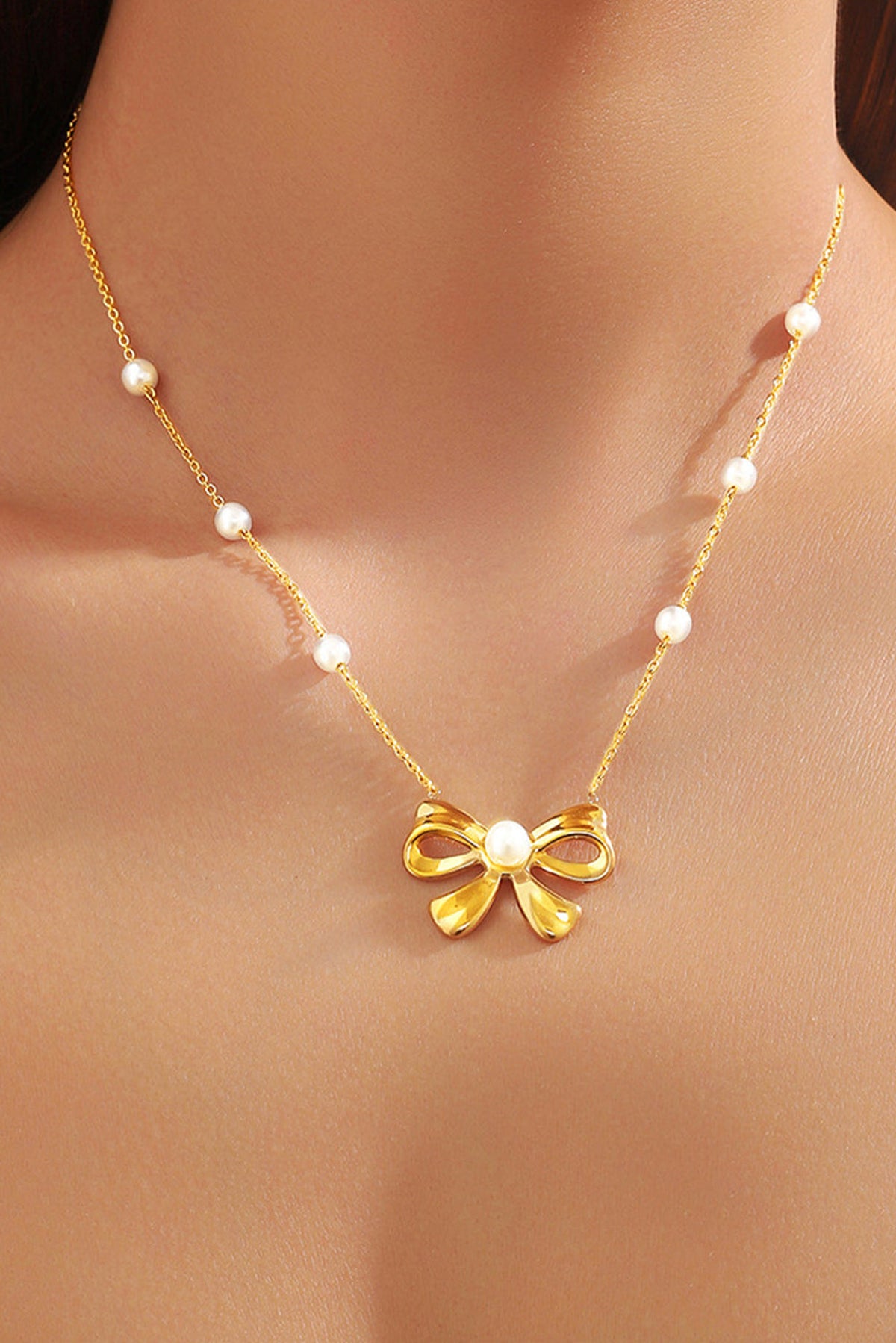Pearl Bow Glow Necklace
