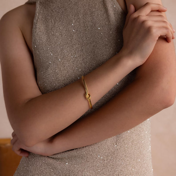 Radiant Knot Gold Bracelet