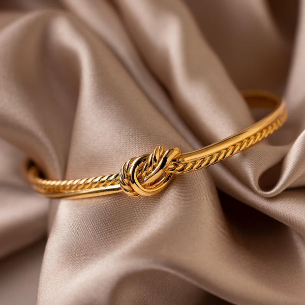 Radiant Knot Gold Bracelet