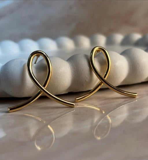 Sleek Arc Gold Earring