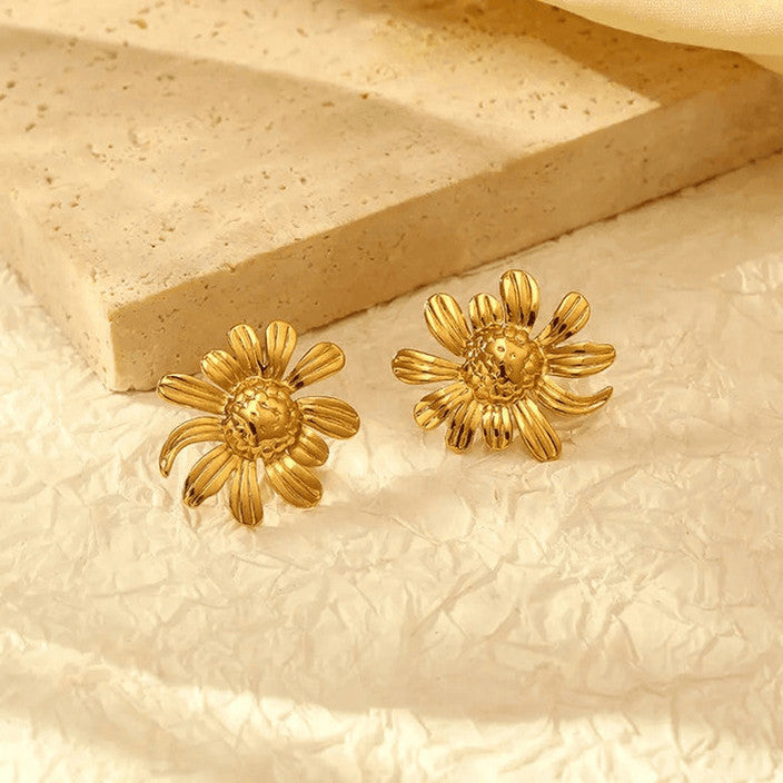 Solara Daisy Textured Studs