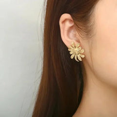 Solara Daisy Textured Studs