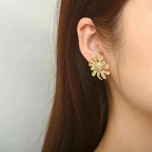 Solara Daisy Textured Studs