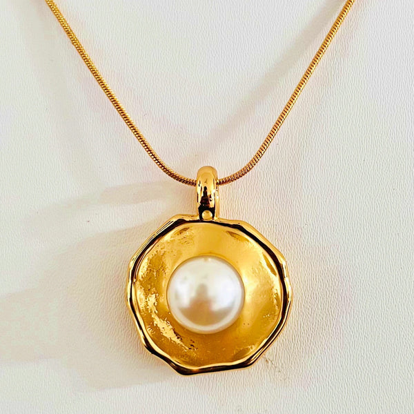 Textured Gold Pearl Nest Necklace