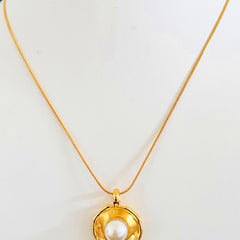 Textured Gold Pearl Nest Necklace