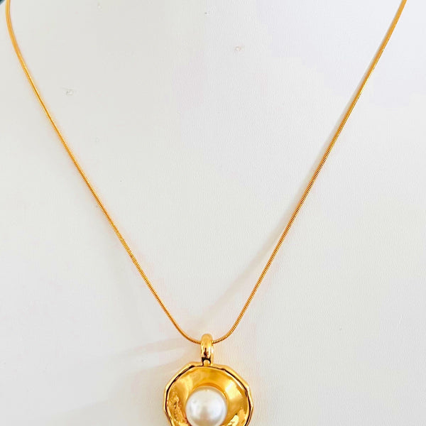 Textured Gold Pearl Nest Necklace