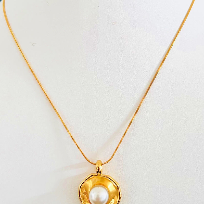 Textured Gold Pearl Nest Necklace