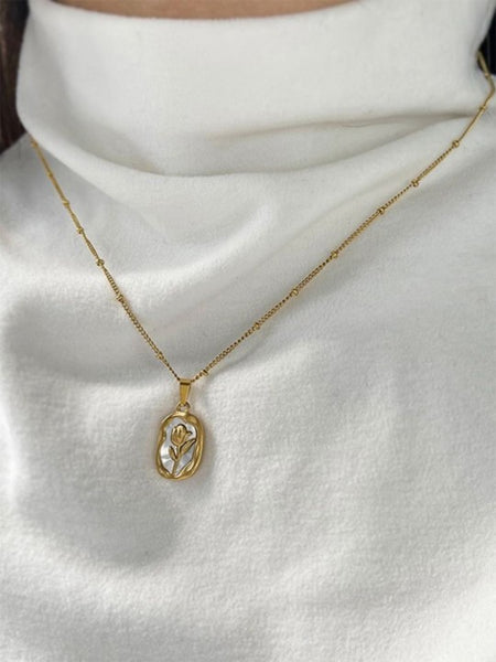 Tulip Glow Oval Pendant Necklace