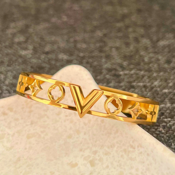 Vintage Inspired Gold Bangle