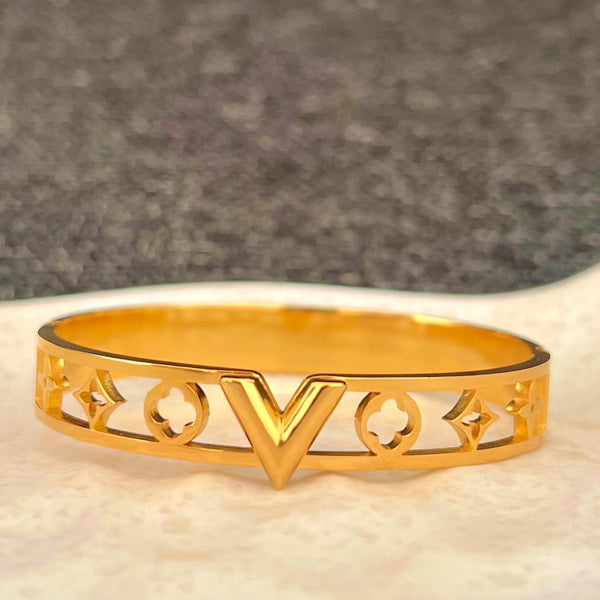 Vintage Inspired Gold Bangle