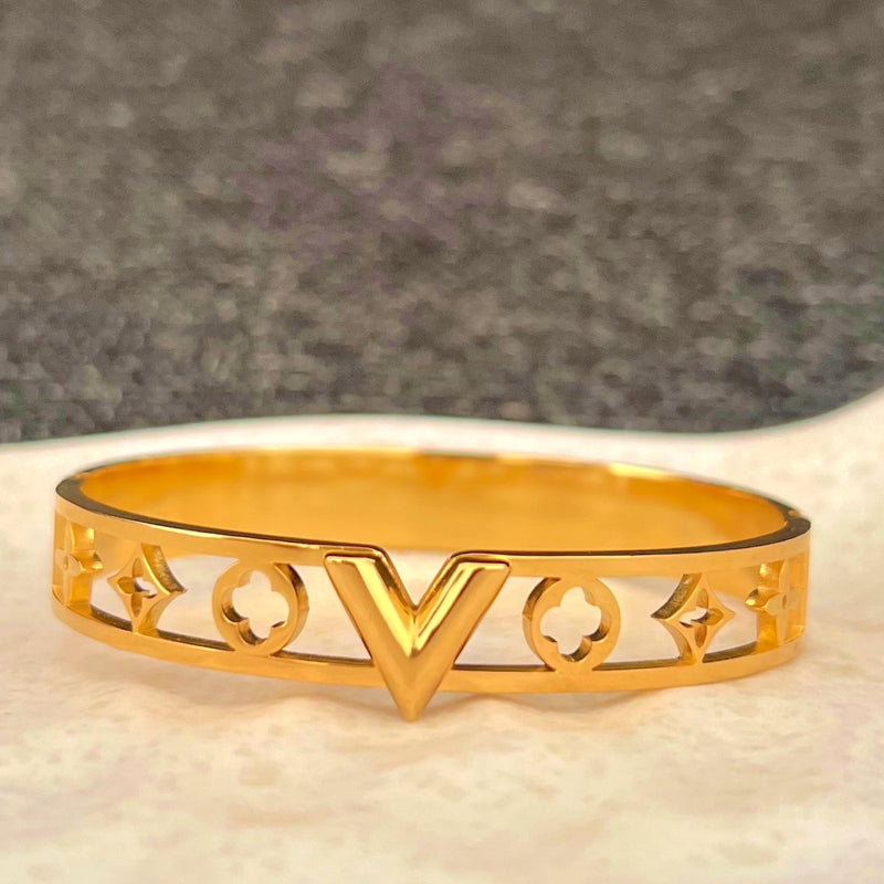 Vintage Inspired Gold Bangle