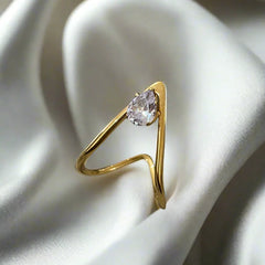 Vogue Veil Pear Gold Ring