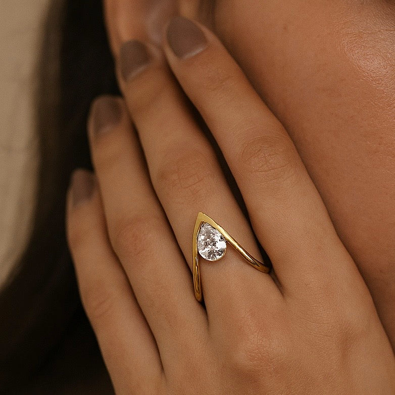 Vogue Veil Pear Gold Ring
