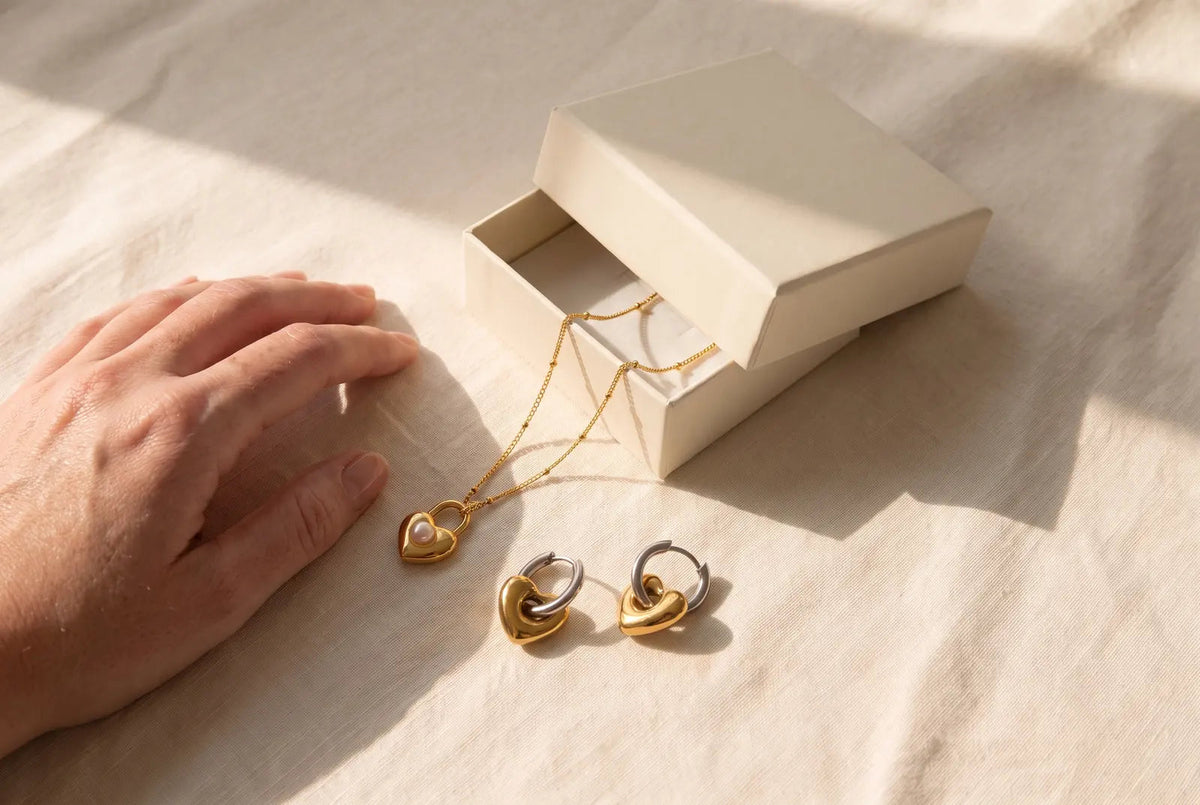 ENSIA gift box with heart pendant and hoops
